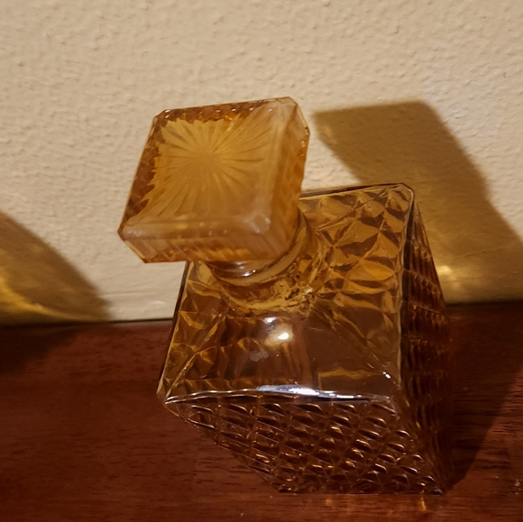 Vintage Amber Diamond Point Glass Decanter - Picture 14 of 16